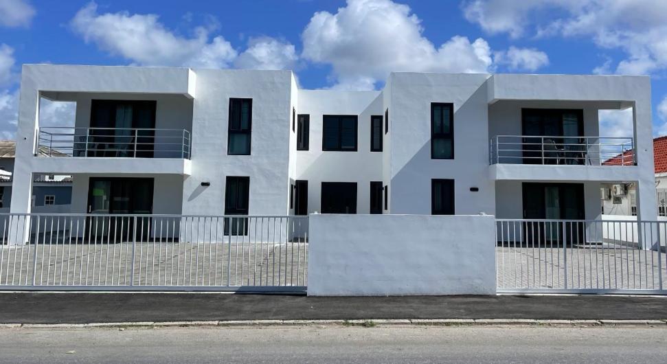 Whitehouse Boulevard, Close To Mambo Beach And City Centre Lägenhet Willemstad Exteriör bild